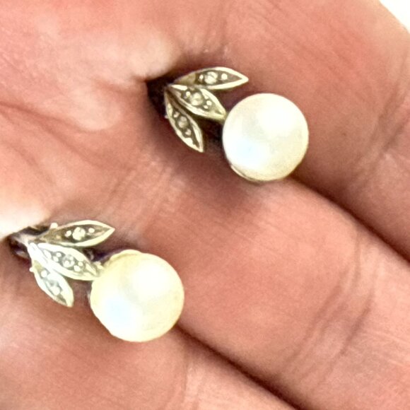Vintage Faux Pearl Clip-On Earrings Leaf Design Art Deco Style Costume Jewelry - Picture 2 of 12
